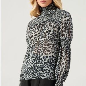 Bella Dahl Black and White Animal Print Blouse‎ zs  M
